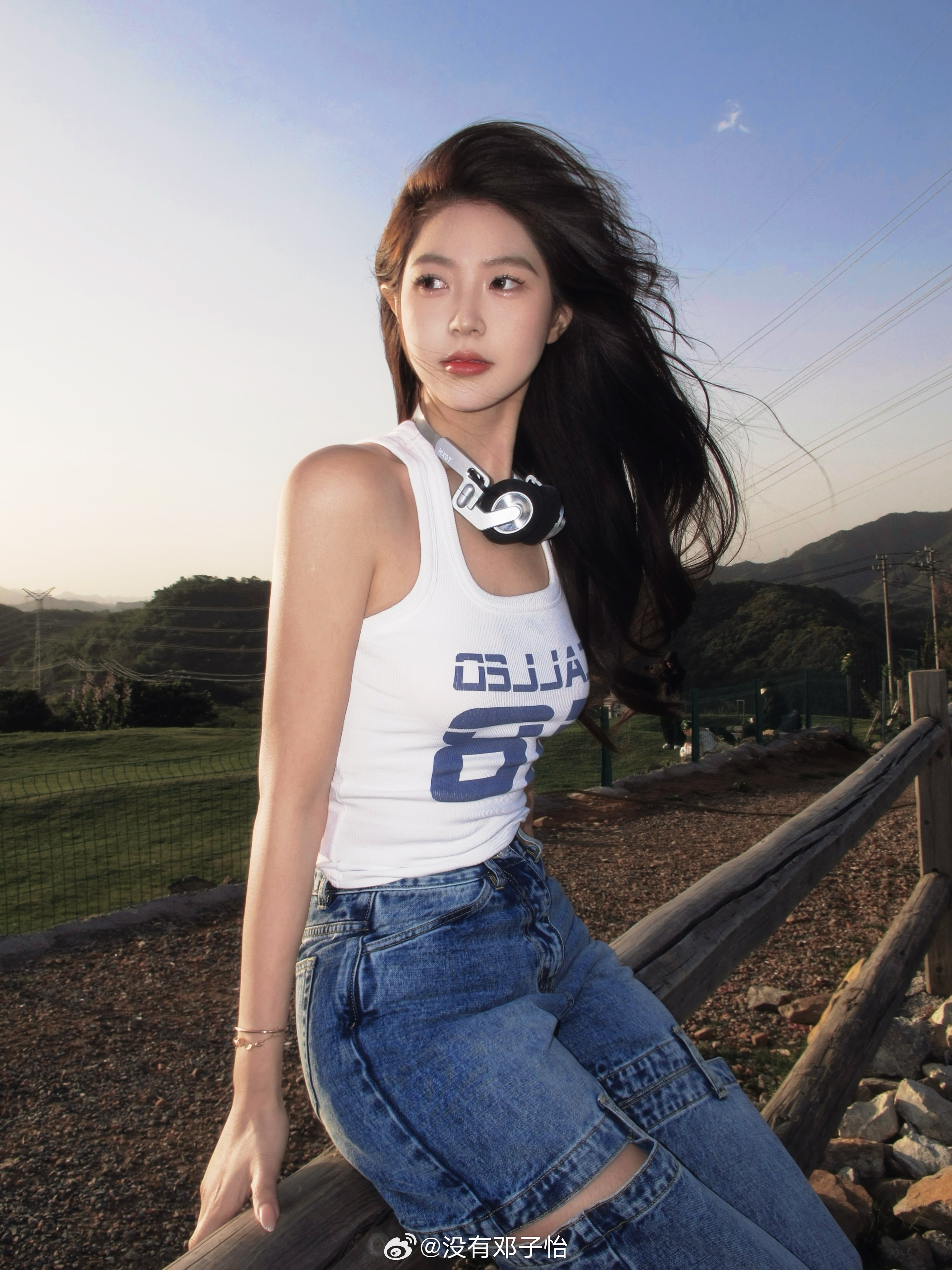 火辣身材😍😍meiko女友邓子怡晒照：生命力溢出屏幕啦